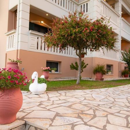 Lady Elena Hotel Ammoudia Bagian luar foto