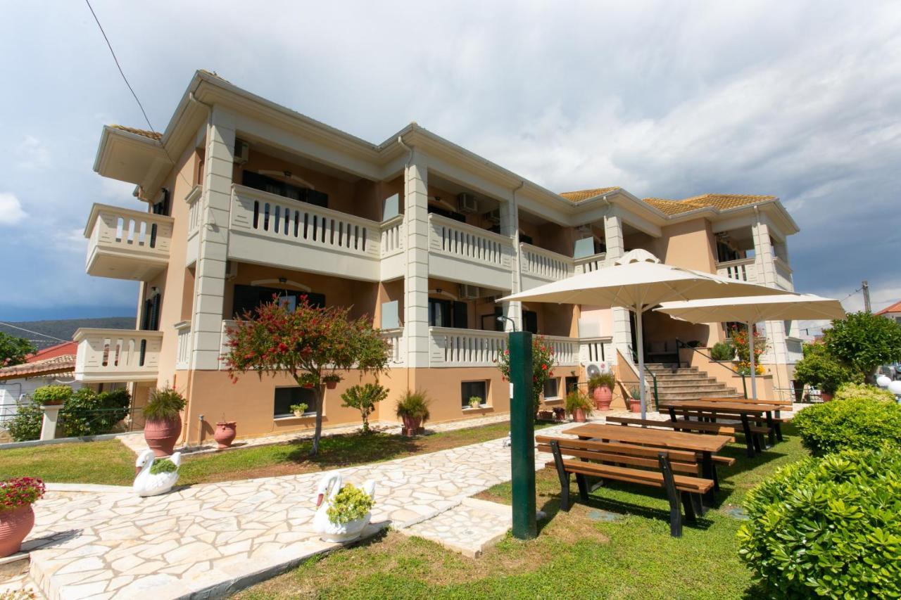 Lady Elena Hotel Ammoudia Bagian luar foto