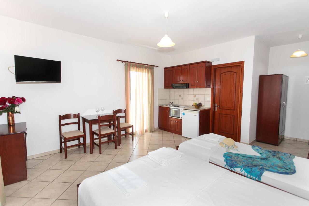 Lady Elena Hotel Ammoudia Bagian luar foto