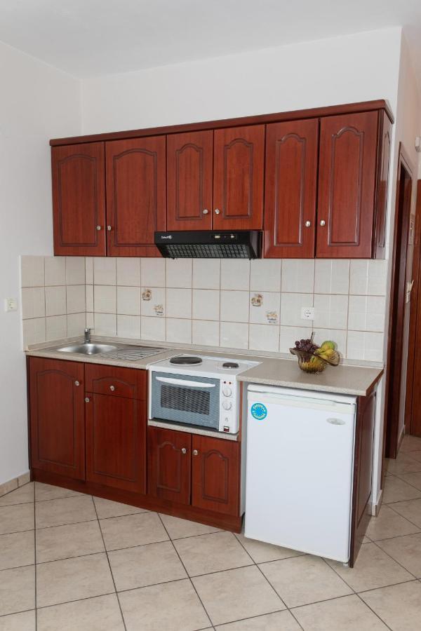 Lady Elena Hotel Ammoudia Bagian luar foto