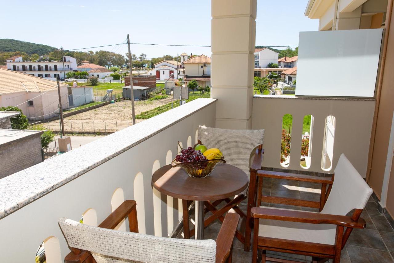 Lady Elena Hotel Ammoudia Bagian luar foto