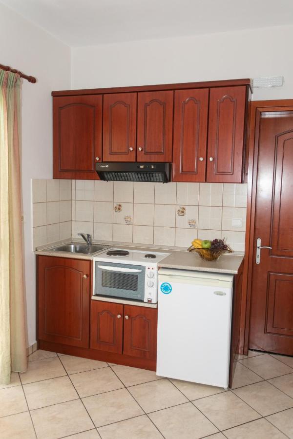 Lady Elena Hotel Ammoudia Bagian luar foto