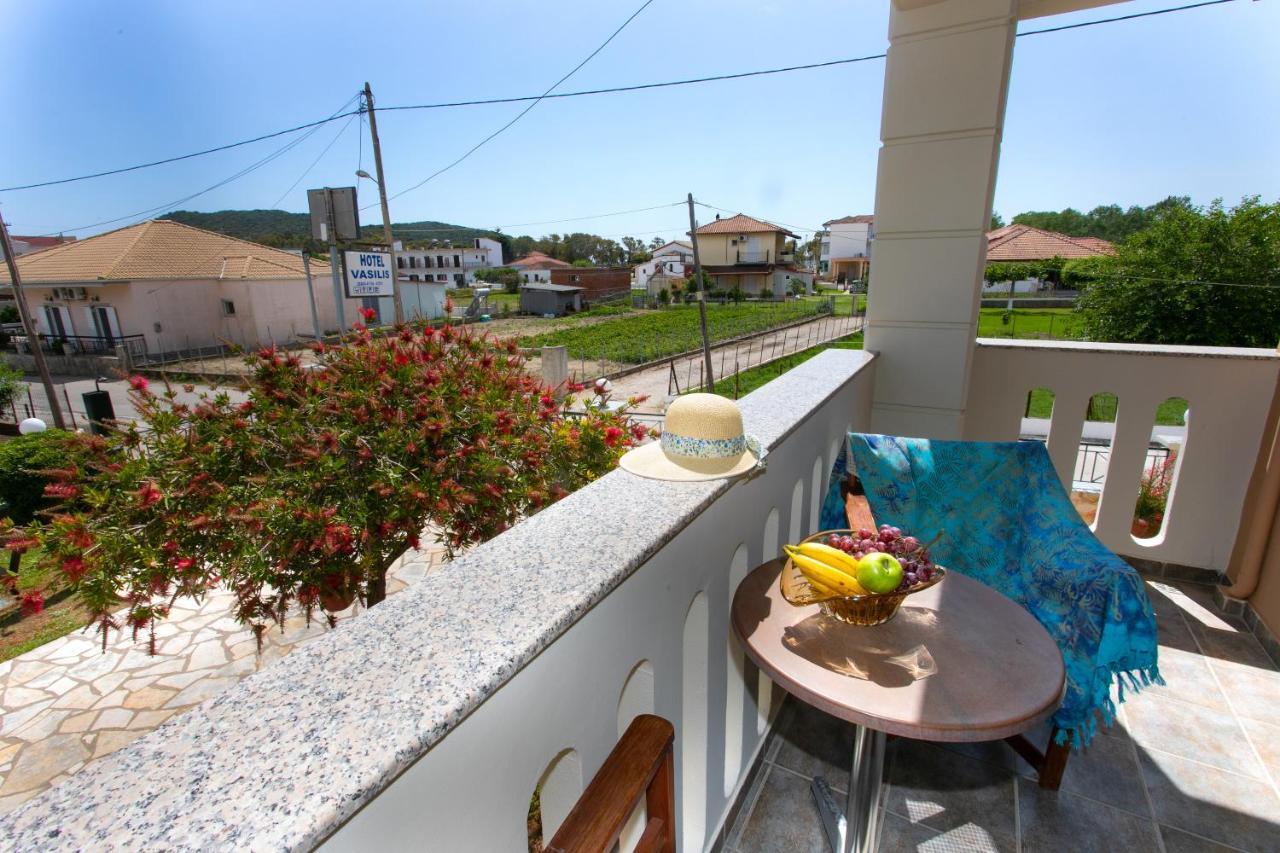 Lady Elena Hotel Ammoudia Bagian luar foto