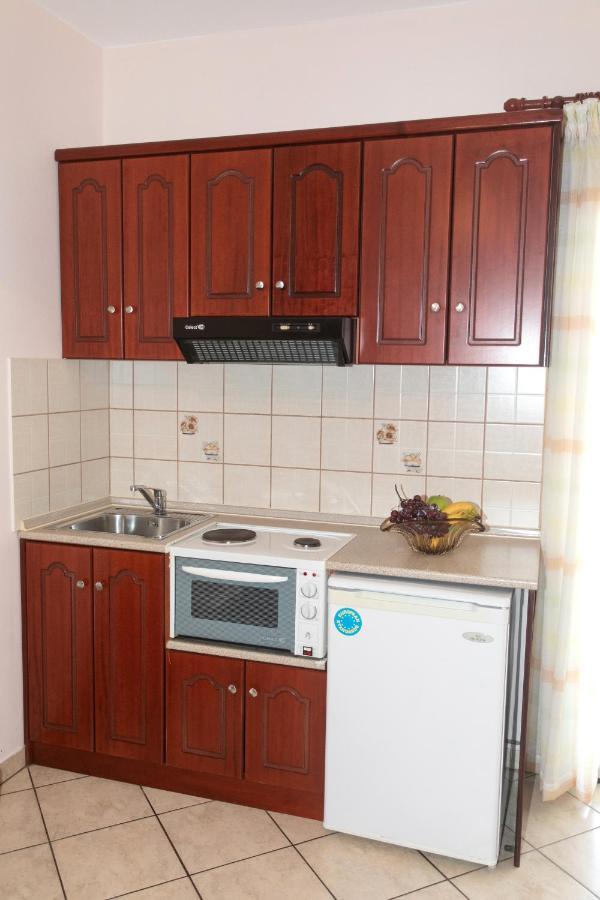 Lady Elena Hotel Ammoudia Bagian luar foto
