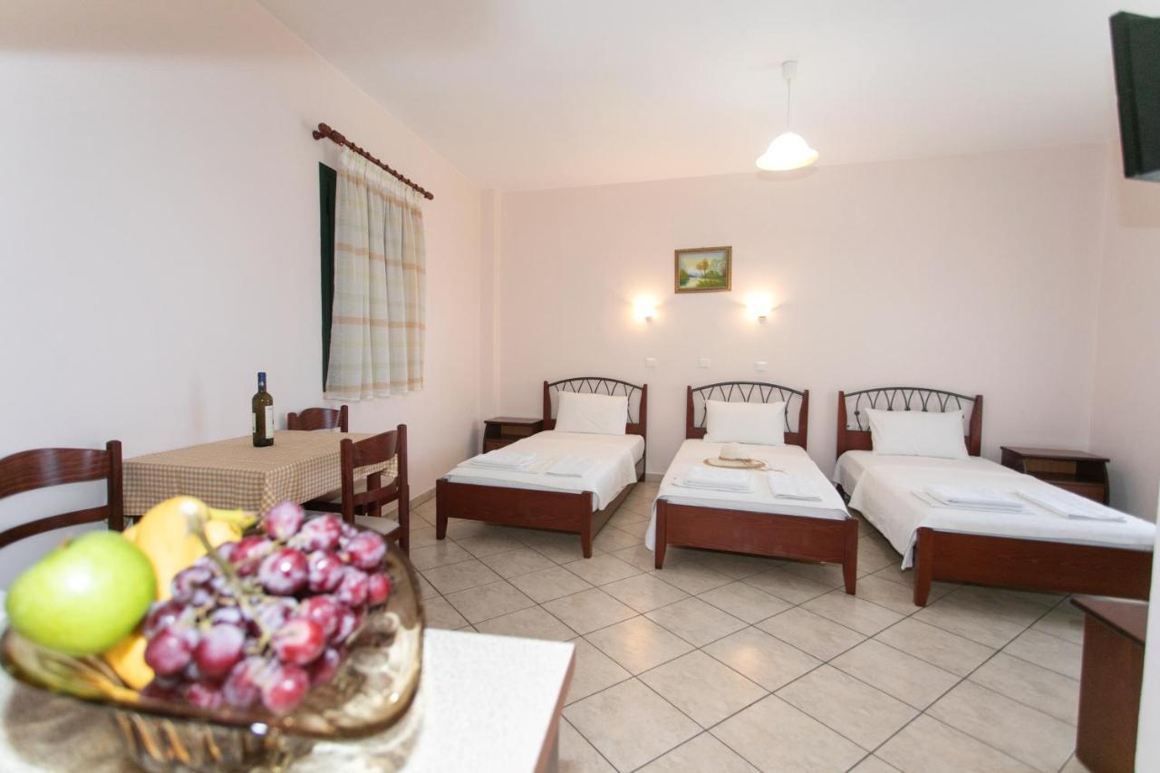Lady Elena Hotel Ammoudia Bagian luar foto
