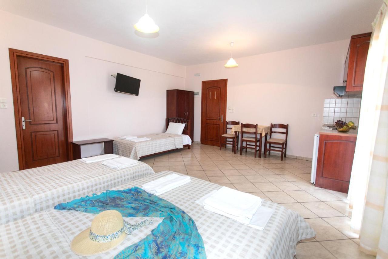 Lady Elena Hotel Ammoudia Bagian luar foto
